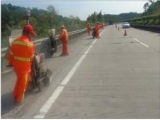 道路裂縫怎么修復？用自流平灌縫膠更有效